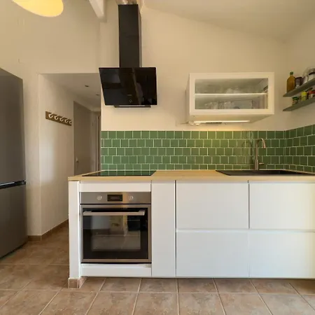 Дом отдыха L'inoubliable, Mazet Climatise Pour 8 Personnes Avec Tennis Et Piscine Collective A Valcros, La Londes-les-maures