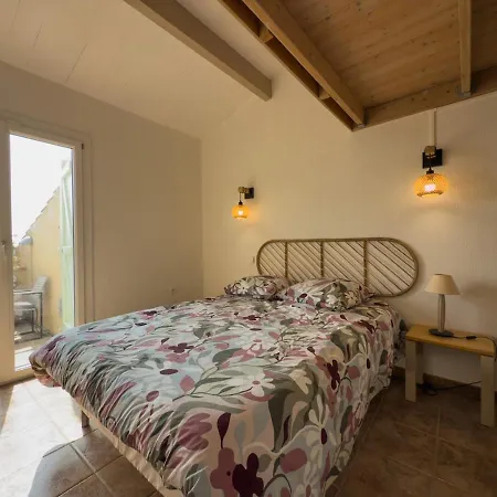 L'inoubliable, Mazet Climatise Pour 8 Personnes Avec Tennis Et Piscine Collective A Valcros, La Londes-les-maures * Ла-Лонд-ле-Мор