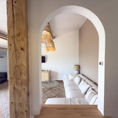 Дом отдыха L'inoubliable, Mazet Climatise Pour 8 Personnes Avec Tennis Et Piscine Collective A Valcros, La Londes-les-maures