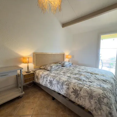 L'inoubliable, Mazet Climatise Pour 8 Personnes Avec Tennis Et Piscine Collective A Valcros, La Londes-les-maures Дом отдыха *